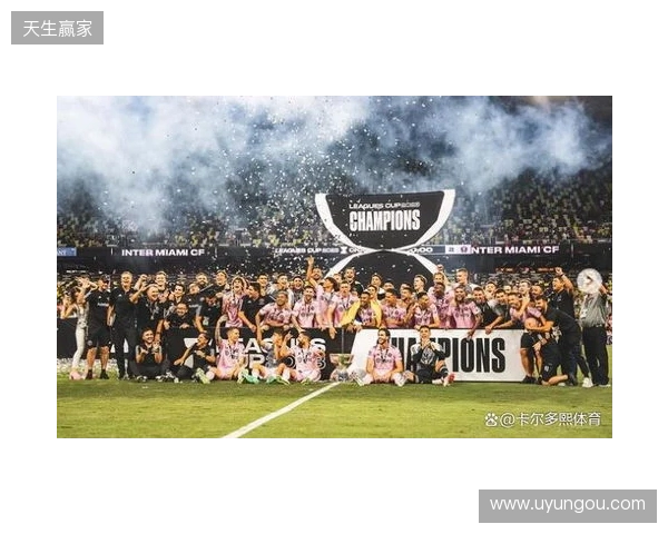 安东内拉晒一家人同美职联奖杯合照:恭喜亲爱的,我们爱你 安东内拉晒一家人同美职联奖杯合照:恭喜亲爱的,我们爱你