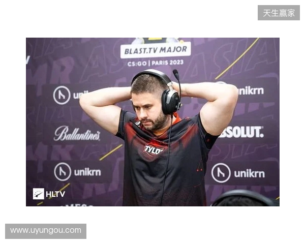 安东内拉一袭黄色长裙亮相，和梅西共度圣诞节