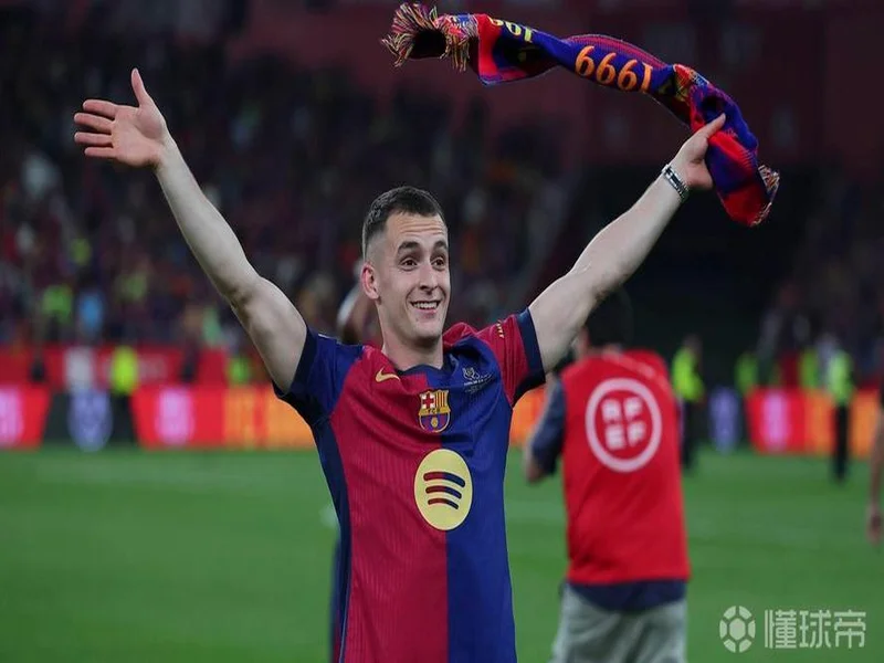 每体:巴萨希望利用桑托斯290万欧欠款,提前锁定左后卫索萨